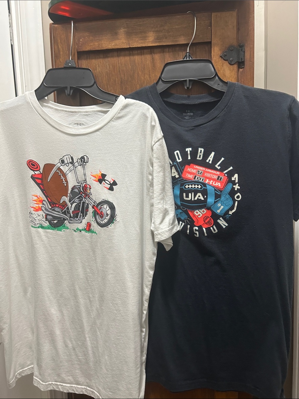 Under Armour Boys XL White & Black Graphic Short Sleeve Tees